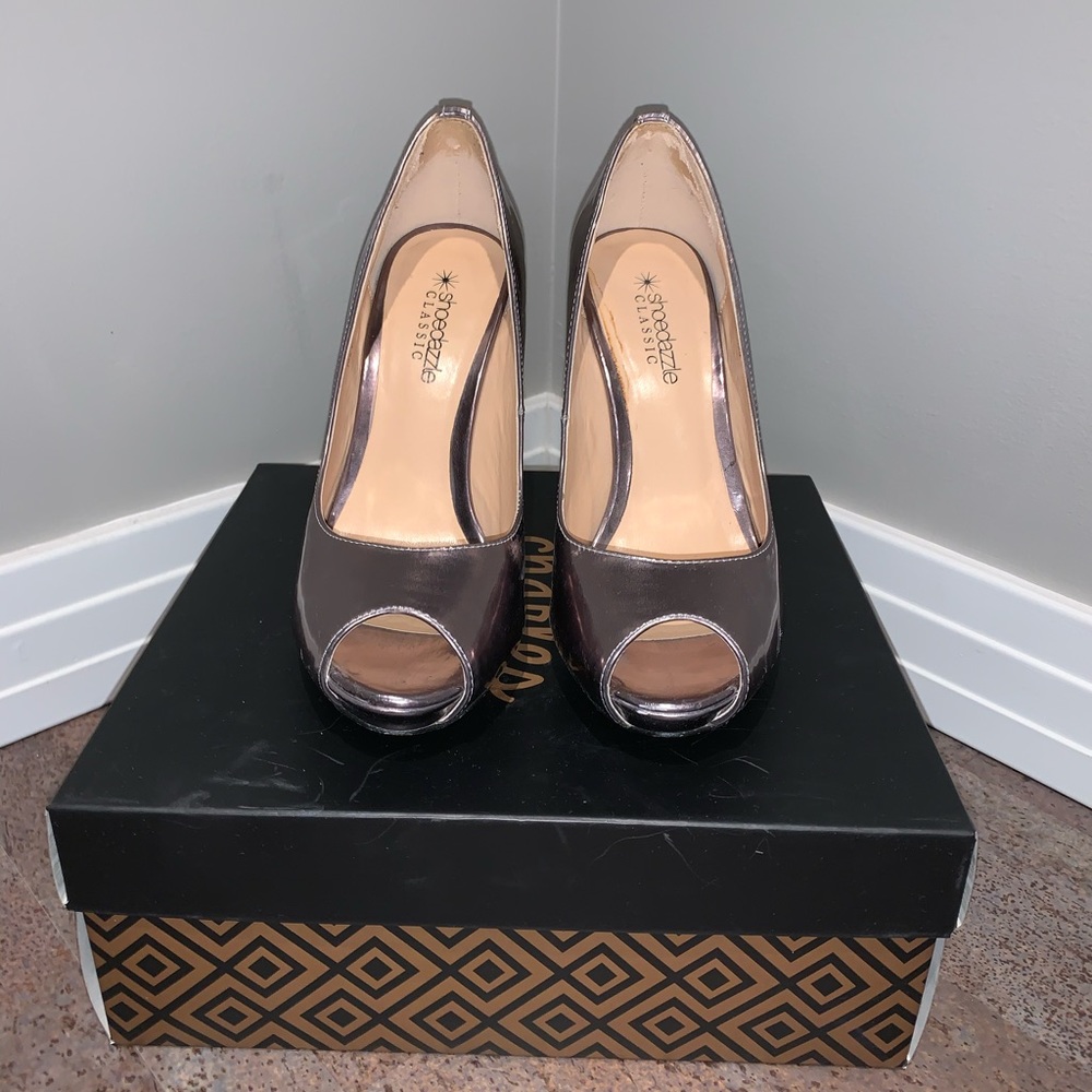 Silver platform open toe shoedazzle pumps